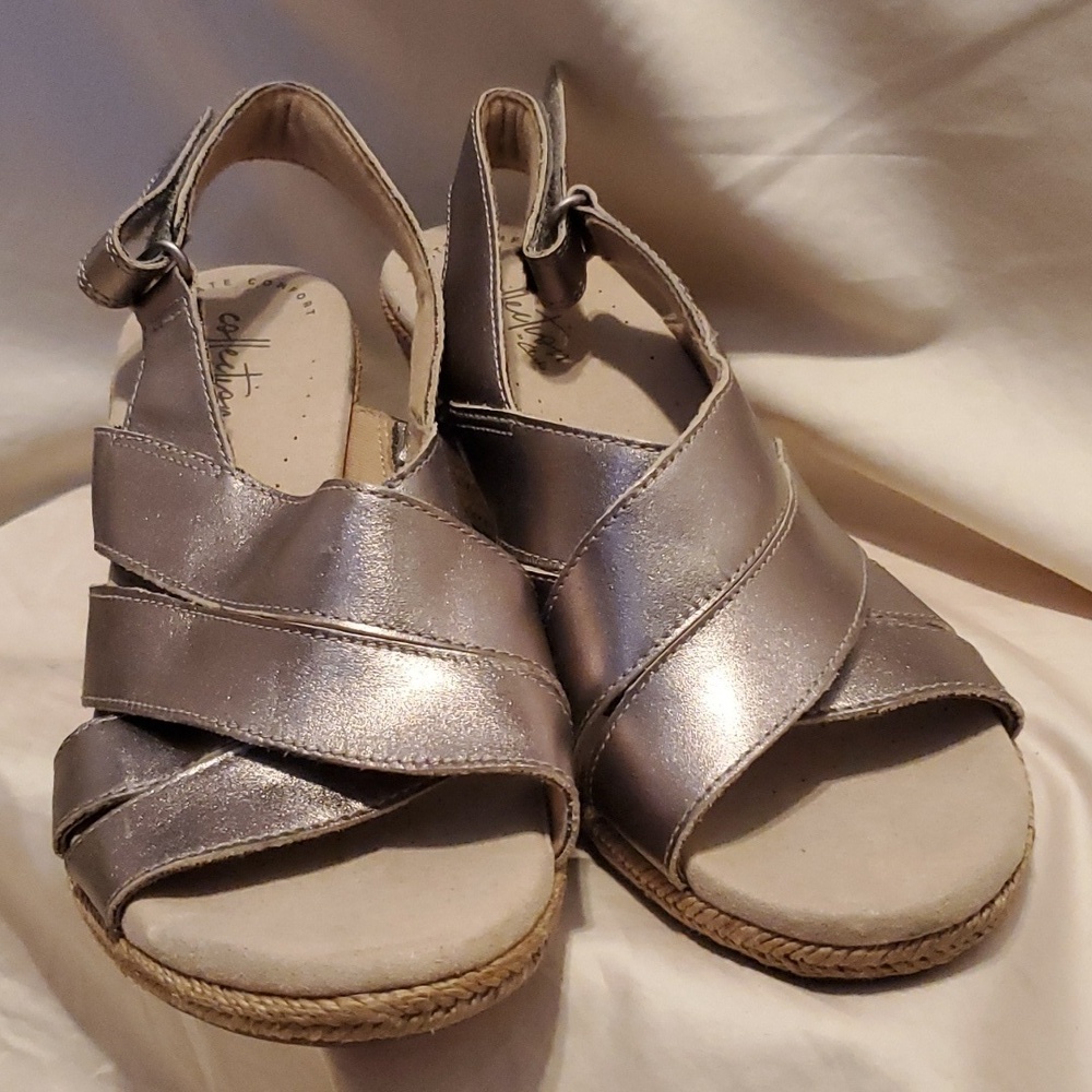 Ultimate Comfort Collection by Clark's Metallic Gold Wedges SZ 7